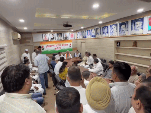 हरियाणा कांग्रेस का राजभवन घेराव कुछ देर में:पार्टी ऑफिस पहुंचे 18 विधायक, बाहर भारी पुलिसबल तैनात; राहुल गांधी को हिरासत में लेने का विरोध